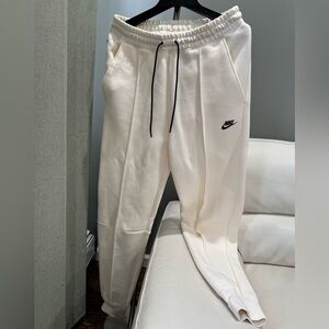 Nike Sportwear Tech Fleece Women’s Mid-Rise Joggers